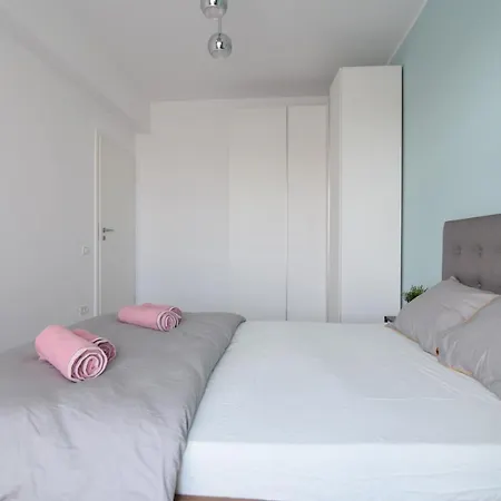 Apartment Resedinta Lui Calin - Scandinavian Sleeping And Living With Private Parking *