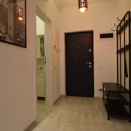 Apartment Resedinta Lui Calin - Scandinavian Sleeping And Living With Private Parking Bucharest