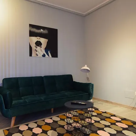 Resedinta Lui Calin - Scandinavian Sleeping And Living With Private Parking